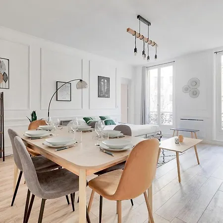 Apartment Ah Droite Paris